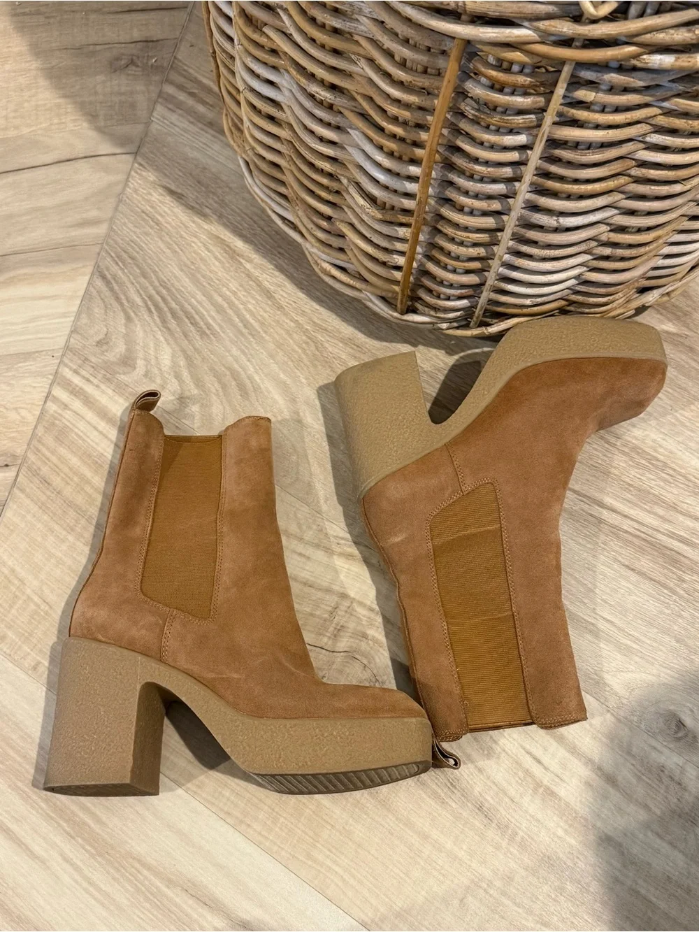 Chinese Laundry Caleigh Platform Chelsea Boots 7.5
